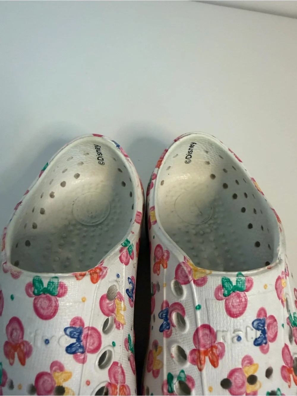 Native Disney Collaboration Girls Water Shoes White with/Minnie Mouse Size 9